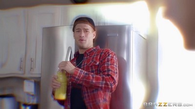 Порно: Кончает